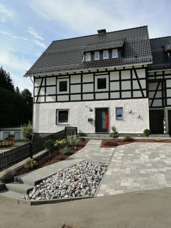 Apartment Am Felsen Zueschen Winterberg Exterior photo